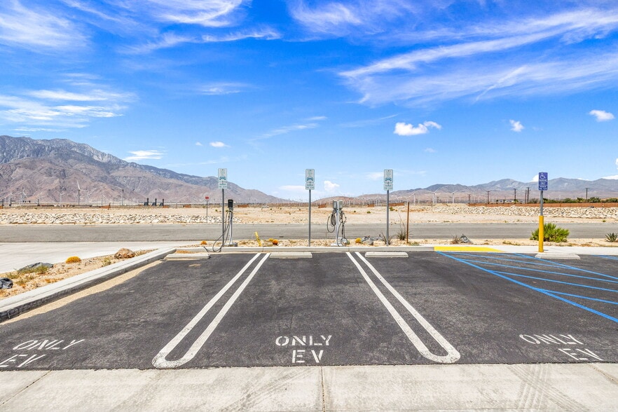 More Photos Of 18194 Blue Dream Crossing, Desert Hot Springs Manufacturing For Sale