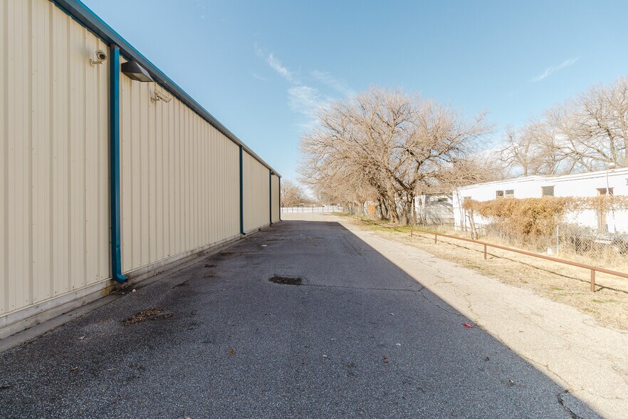 More Photos Of 3101 S Broadway St, Wichita Freestanding For Sale