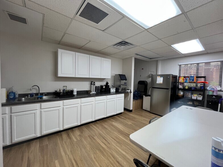 More Photos Of 1650 Hospital Dr, Santa Fe Medical For Sale