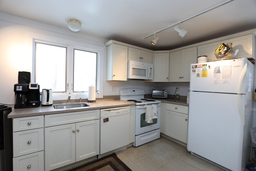 More Photos Of 43355 NY-28 Rt, Arkville Office Residential For Sale