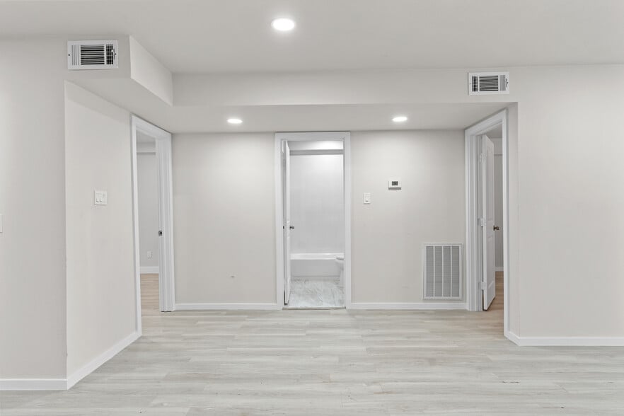 More Photos Of 8330 Carvel Ln, Houston Apartments For Sale