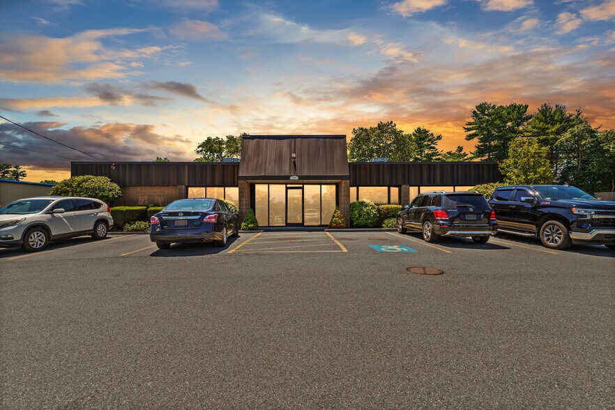 Primary Photo Of 191 S Main St, Middleton Office For Lease