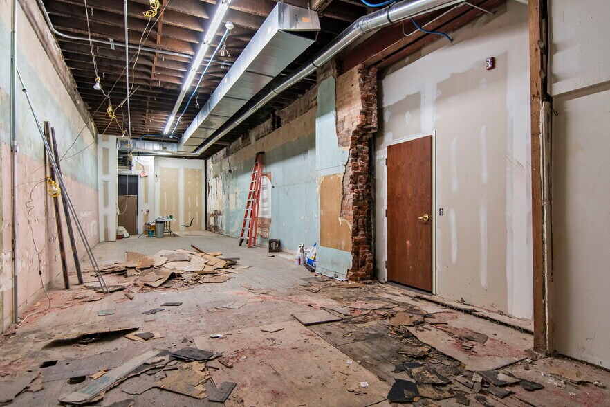 More Photos Of 15 SW Old State Capitol Plz, Springfield Office For Sale