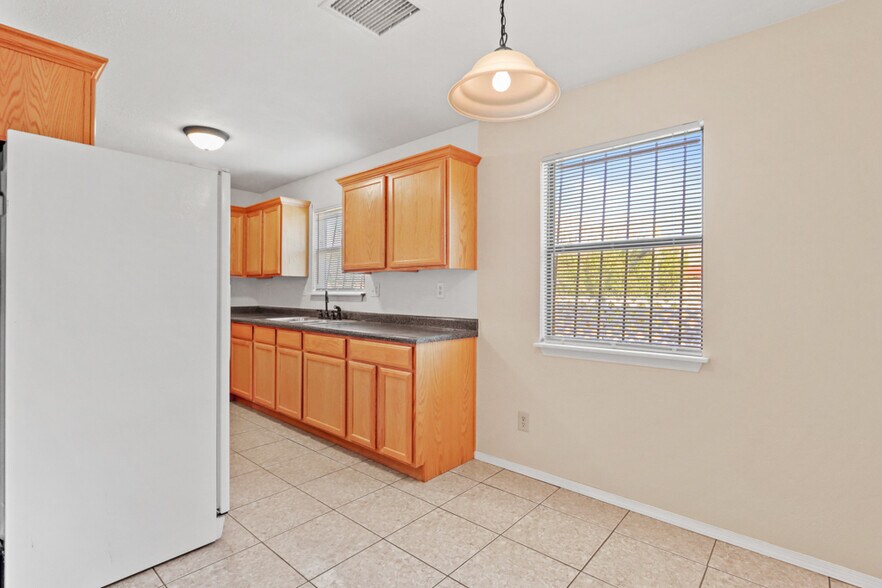 More Photos Of 5200 Doniphan Dr, El Paso Bar For Sale