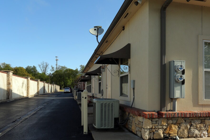 More Photos Of 11122 S Yale Ave, Tulsa Office For Lease