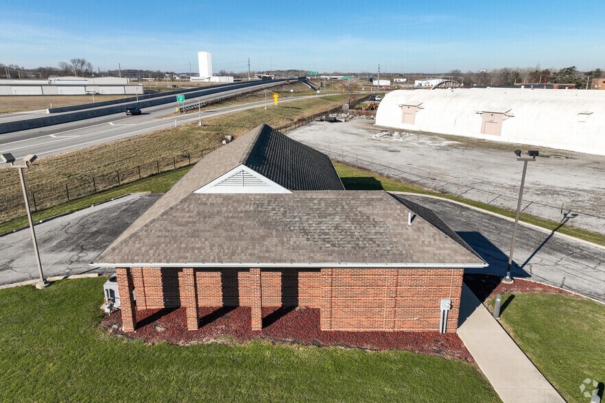 More Photos Of 1700 Western Ave, Findlay Bank For Sale