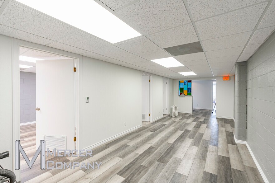 More Photos Of 112 W Kilpatrick St, Cleburne Flex For Sale