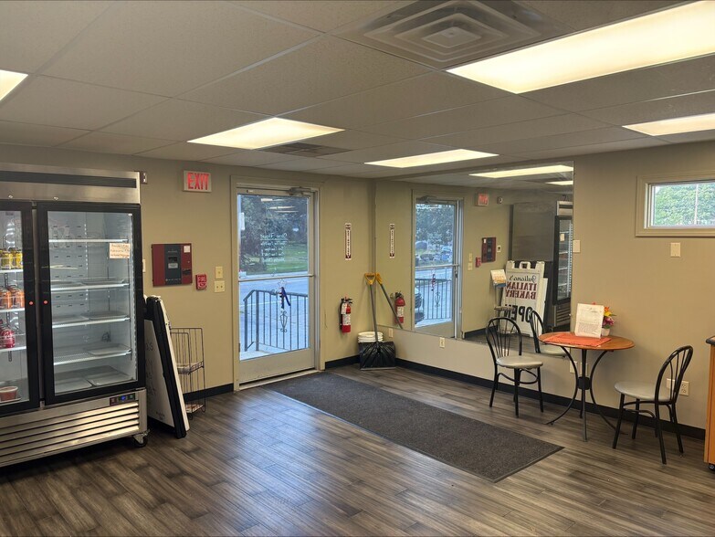 More Photos Of 1181 High St, Cumberland Storefront For Sale