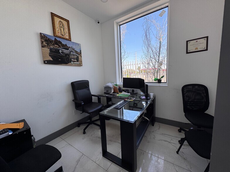 More Photos Of 19001 NW 2nd Ave, Miami Auto Dealership For Lease