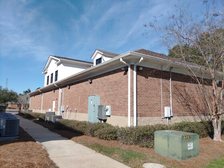 More Photos Of 10055 Ford Ave, Richmond Hill Medical For Lease