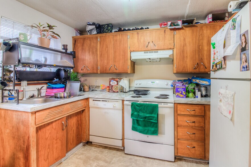 More Photos Of 8-10 S 11th Ave, Yakima Apartments For Sale