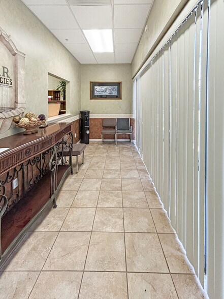 More Photos Of 1635 Farm Way, Middleburg Warehouse For Sale