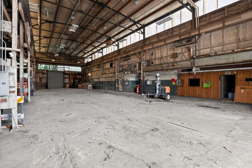 More Photos Of 6700 Morgan Ave, Cleveland Warehouse For Lease