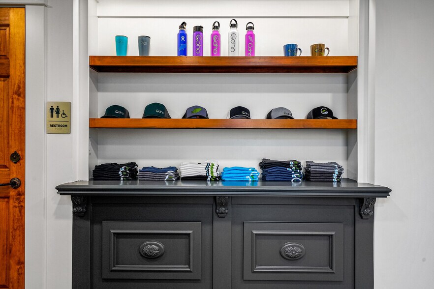 More Photos Of 144 S Main St, Independence Storefront Retail Office For Sale