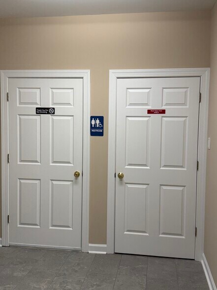 More Photos Of 1662 E Booker Dairy Rd, Smithfield Office For Lease
