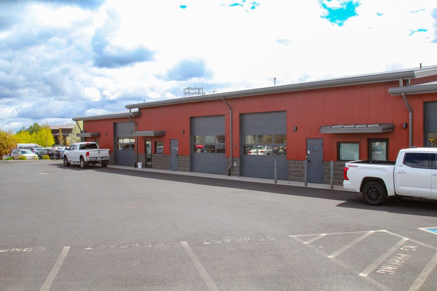 More Photos Of 63052 Layton Ave, Bend Warehouse For Lease