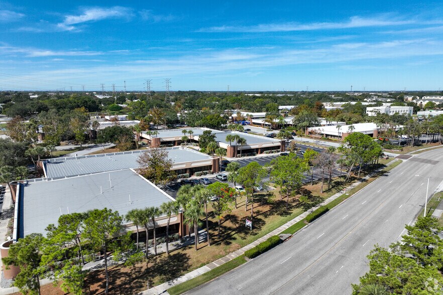 More Photos Of 13830 N 58th St, Clearwater Unknown For Lease