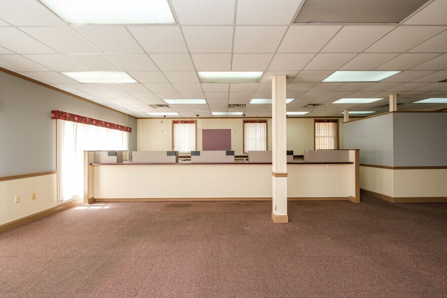 More Photos Of 120 S Main St, Edinburg General Retail For Sale