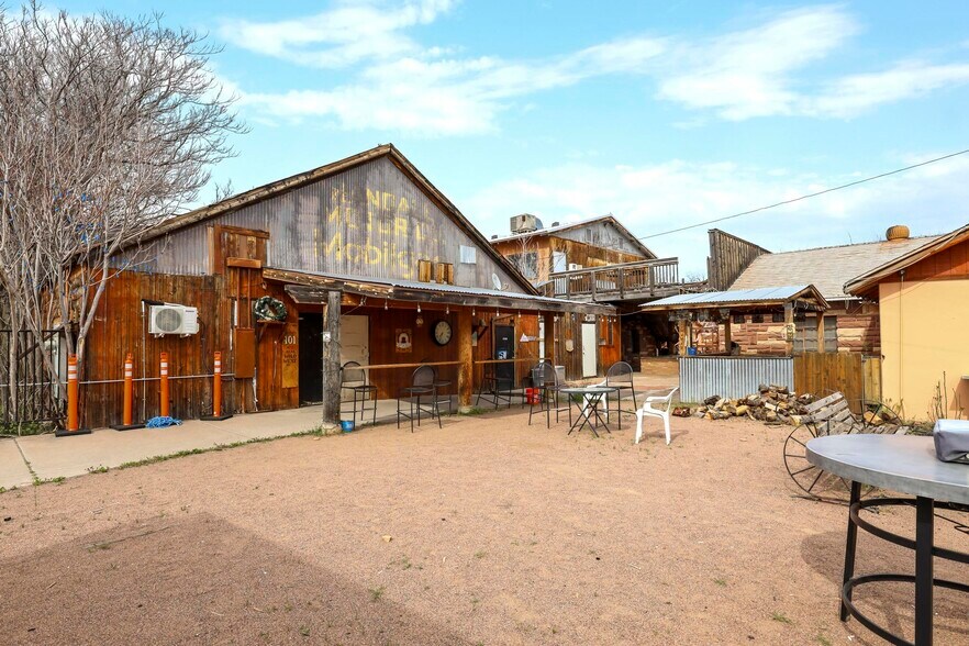 More Photos Of 607 W Main St, Payson Bar For Sale