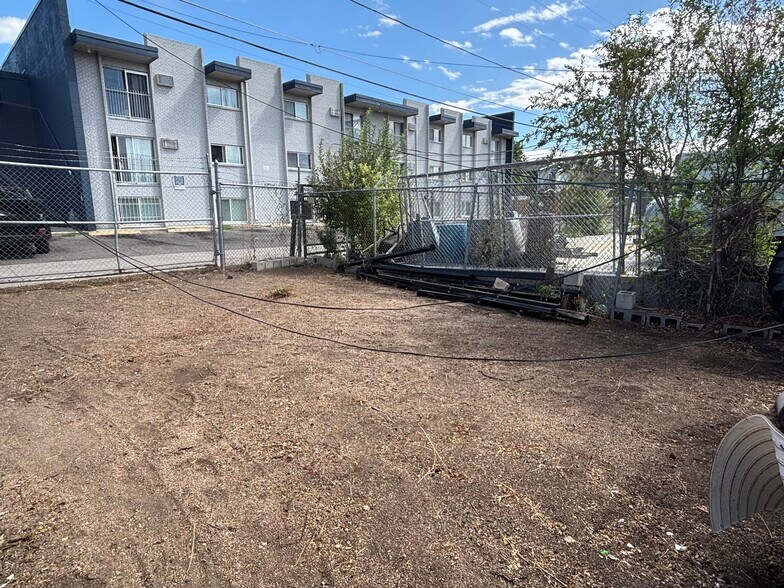 More Photos Of 2360 Dayton St, Aurora Warehouse For Lease