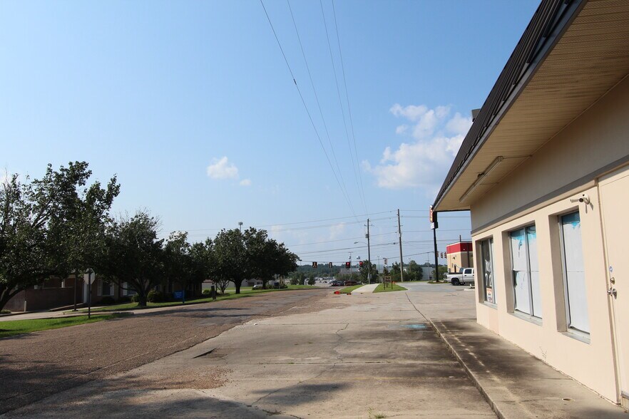 More Photos Of 6026-6030 Hwy 98, Hattiesburg Storefront For Lease