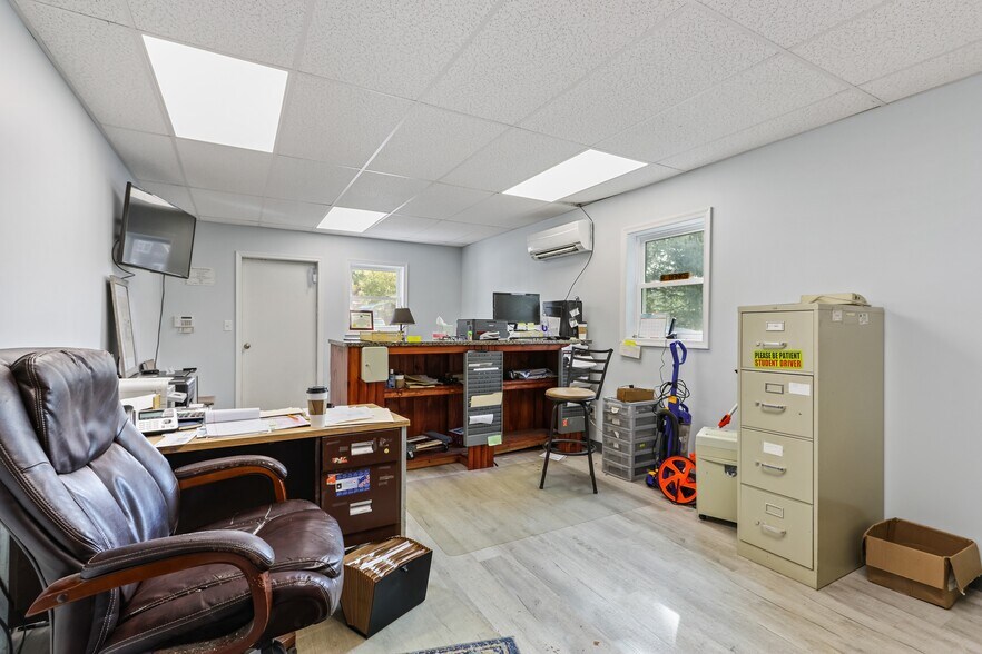 More Photos Of 1413 N 5th St, Stroudsburg Service For Sale