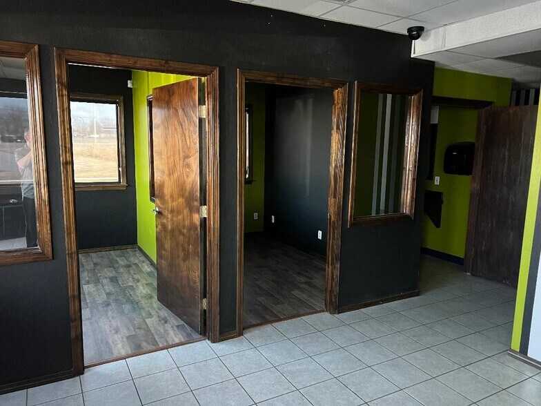 More Photos Of 3618 US Highway 59, Grove Freestanding For Lease