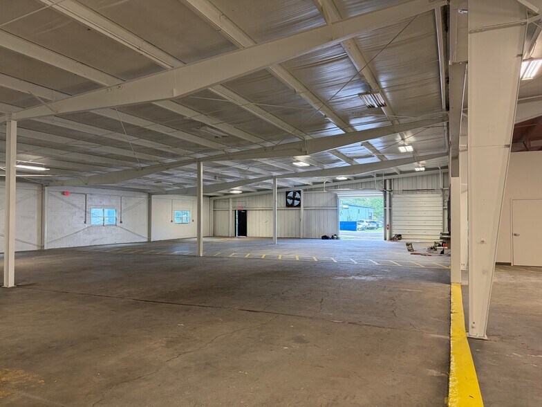 More Photos Of 5007 S Westshore Blvd, Tampa Warehouse For Sale