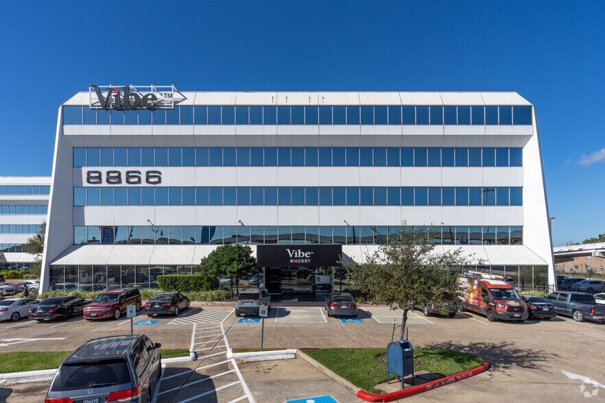 More Photos Of 8866 Gulf Fwy, Houston Coworking Space