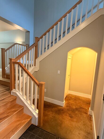 More Photos Of 1510 NE Fairview Village St, Fairview Office Residential For Lease