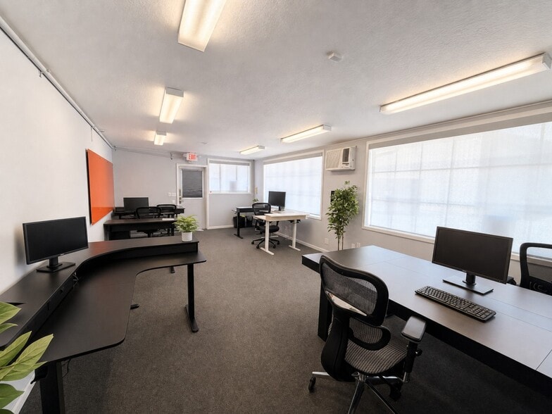 More Photos Of 593 Quarry Rd, San Carlos Warehouse For Lease