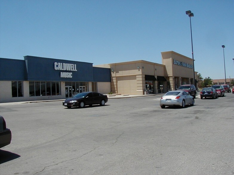 More Photos Of 2511-2617 W Loop 250 N, Midland Freestanding For Lease