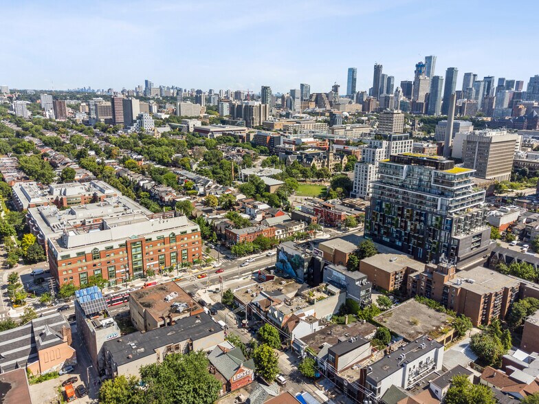 More Photos Of 335 College St, Toronto Apartments For Sale