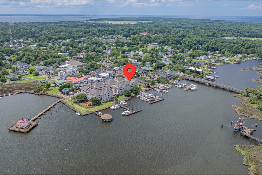 More Photos Of 207 Queen Elizabeth Ave, Manteo Storefront Retail Residential For Sale