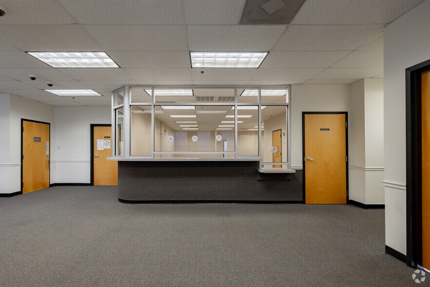 More Photos Of 903 Sheehy Dr, Horsham Township Light Distribution For Lease