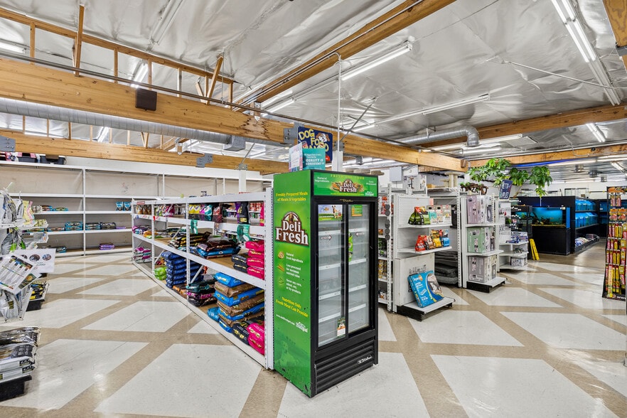 More Photos Of 9403 Las Tunas Dr, Temple City Freestanding For Sale