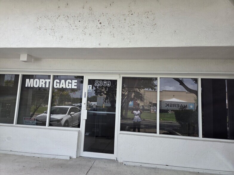 More Photos Of 5369 N Nob Hill Rd, Sunrise Office For Lease