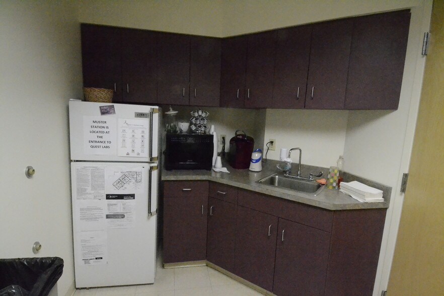 More Photos Of 400 Gidney Ave, Newburgh Medical For Sale