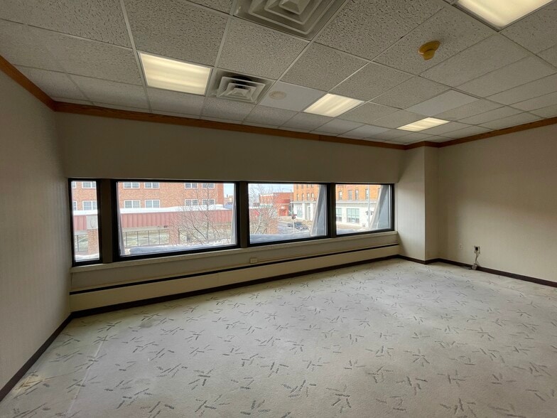 More Photos Of 511 Ashmun St, Sault Sainte Marie Office For Lease