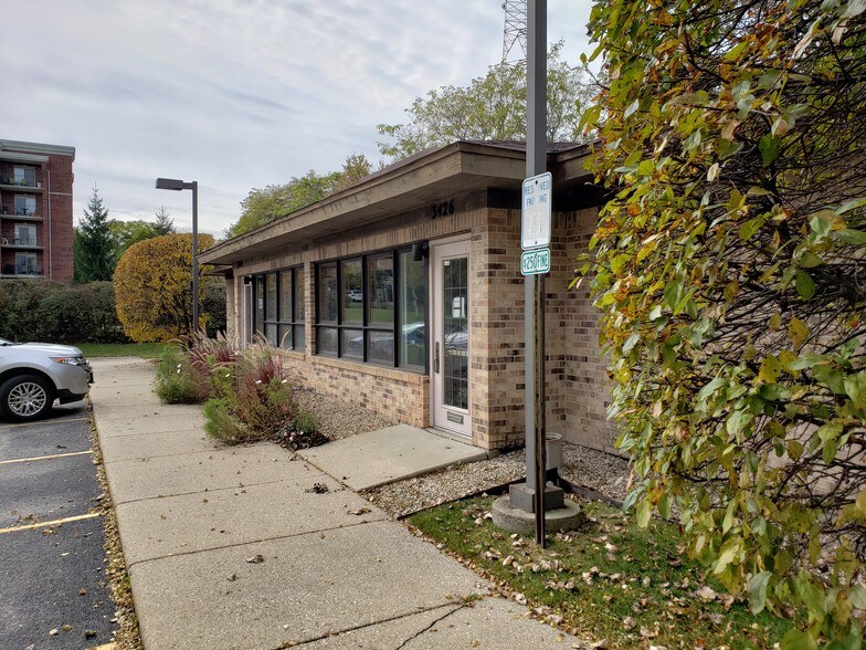 More Photos Of 3424-3426 N Old Arlington Heights Rd, Arlington Heights Unknown For Lease