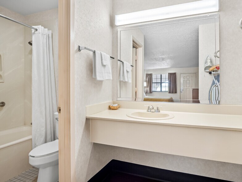 More Photos Of 8101 Aircenter Ct, Orlando Hotel For Sale