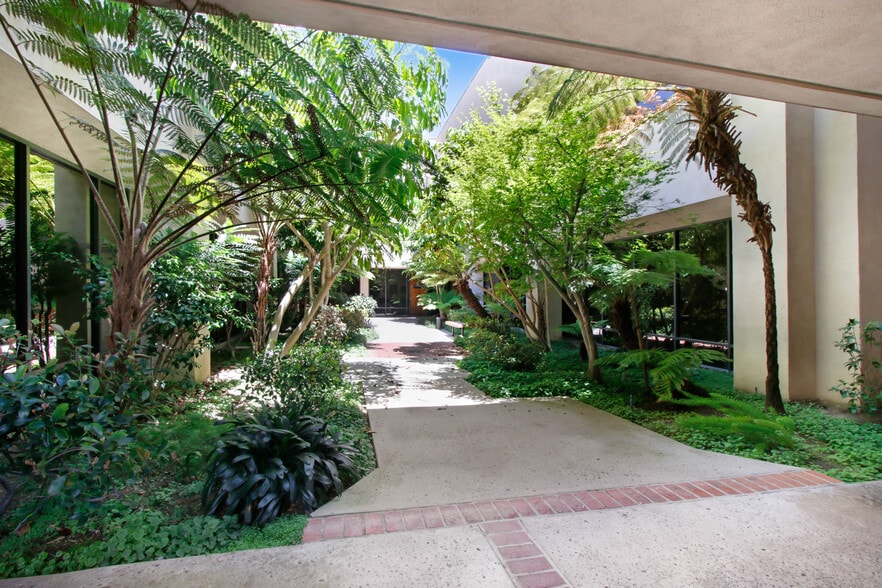 More Photos Of 260 Maple Ct, Ventura Unknown For Lease