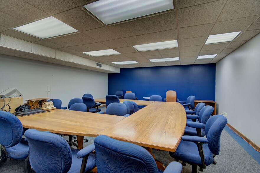 More Photos Of 319 E Broadway St, Mount Pleasant Bank For Sale