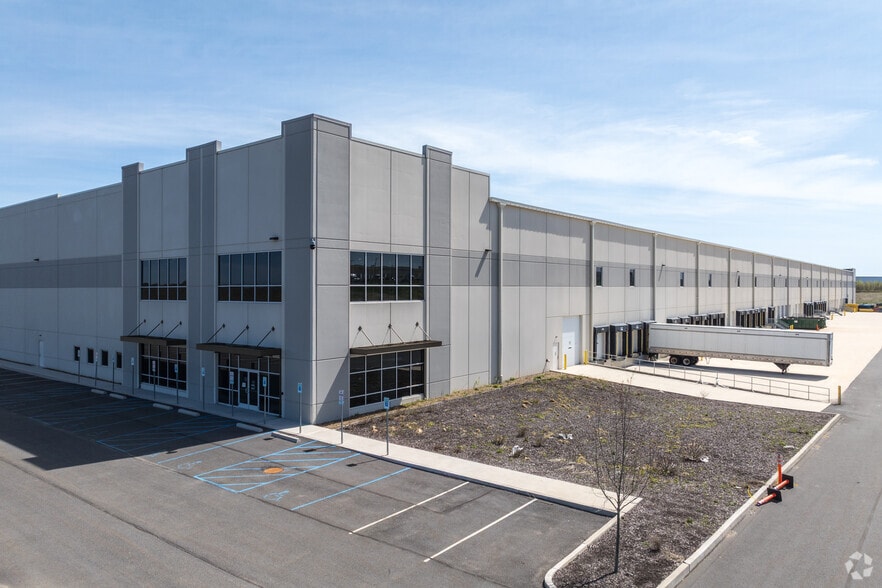 More Photos Of 180 First Ave, Gouldsboro Distribution For Lease