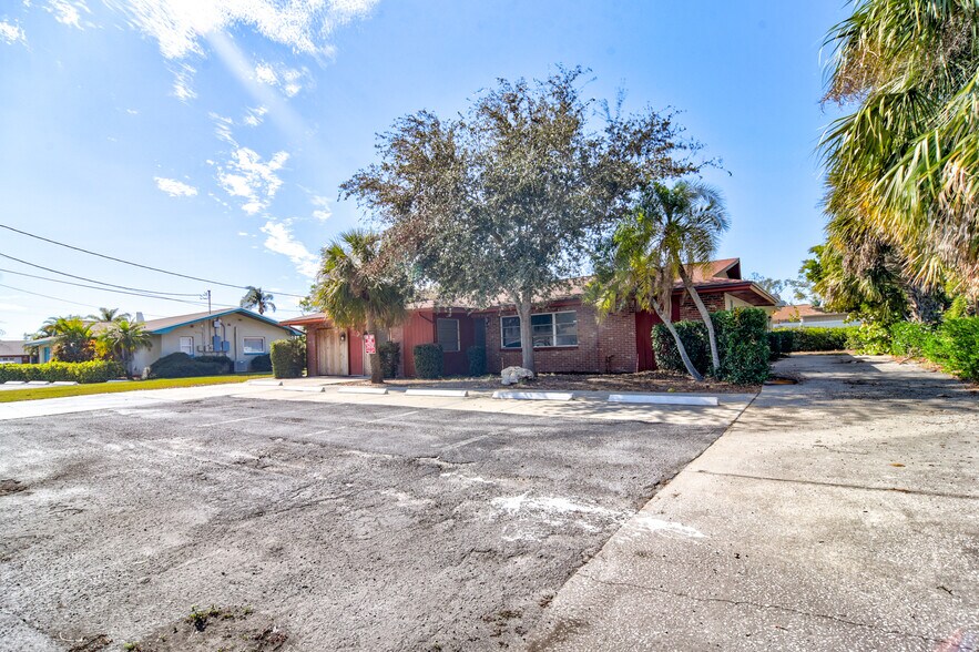 More Photos Of 11470 Oakhurst Rd, Largo Office For Sale
