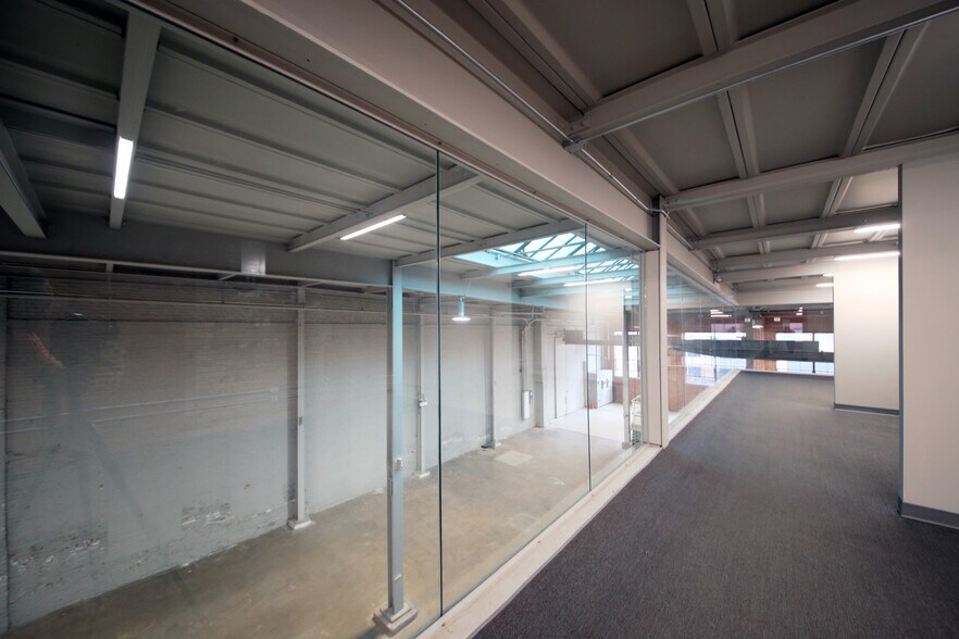 More Photos Of 900 W Cermak Rd, Chicago Warehouse For Lease