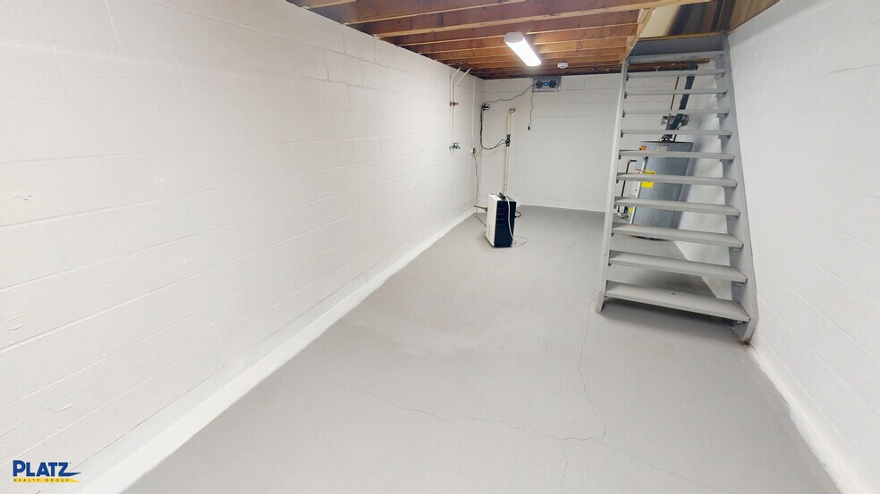More Photos Of 80 Elm St, Struthers Freestanding For Lease
