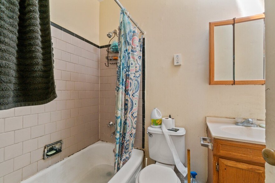 More Photos Of 2530 N Calvert St, Baltimore Office Residential For Sale