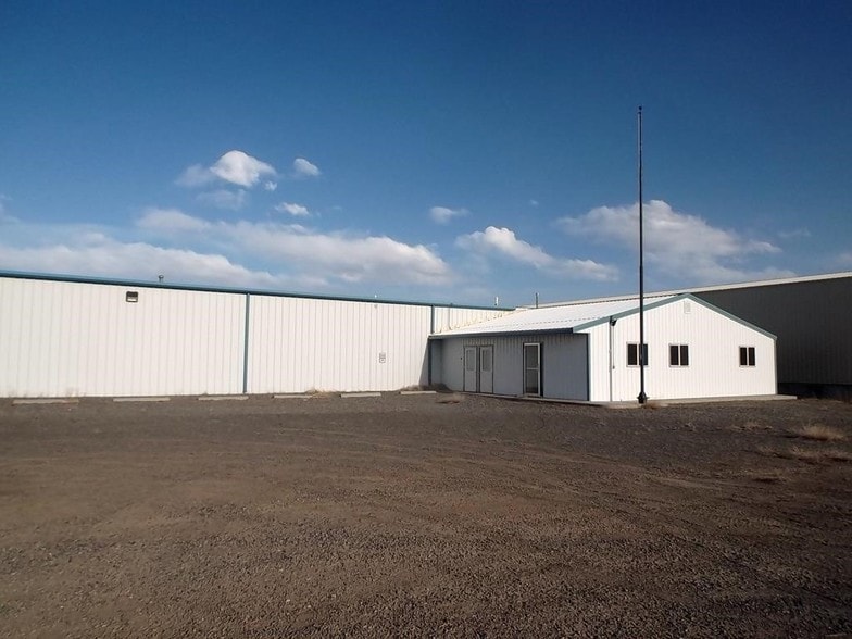 More Photos Of 415 Alan Rd, Powell Distribution For Lease