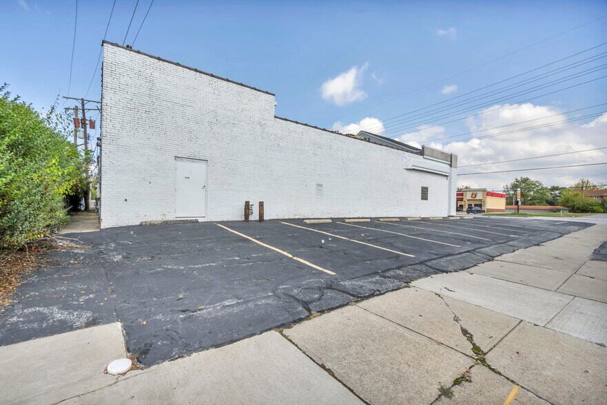 More Photos Of 5220-5250 Northfield Rd, Maple Heights Unknown For Lease